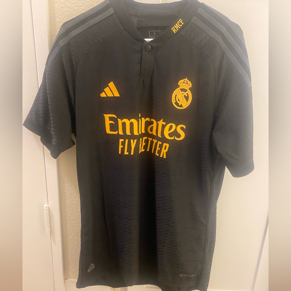 Adidas 23/24 Real Madrid authentic Jersey size L